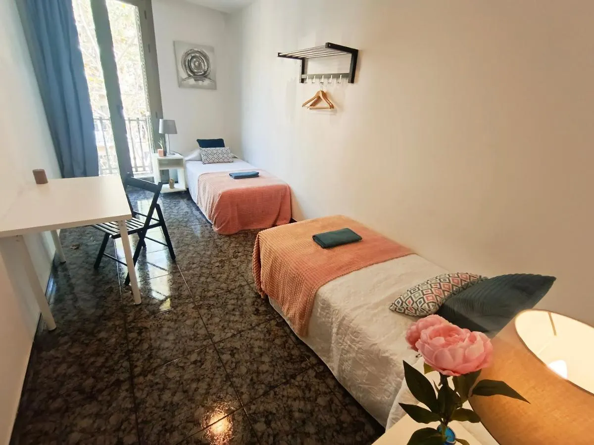 By Plaza Urquinaona Rooms Barcelona Hostel